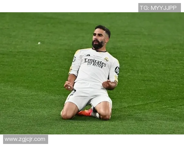 足球球星踢蹴鞠的历史渊源与现代演绎解析